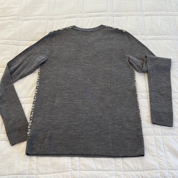 Uniqlo sweater - Picture 9 of 12